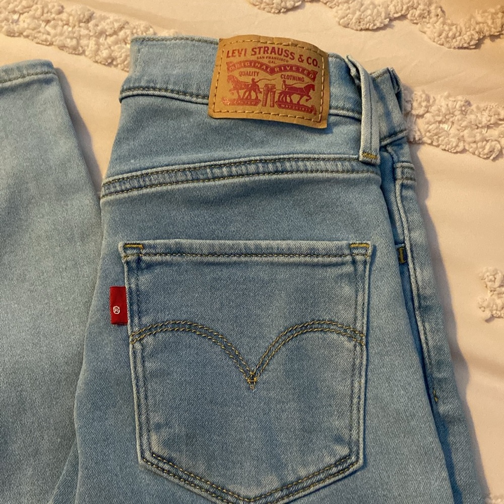 EUC Levi’s jeans zero flaws